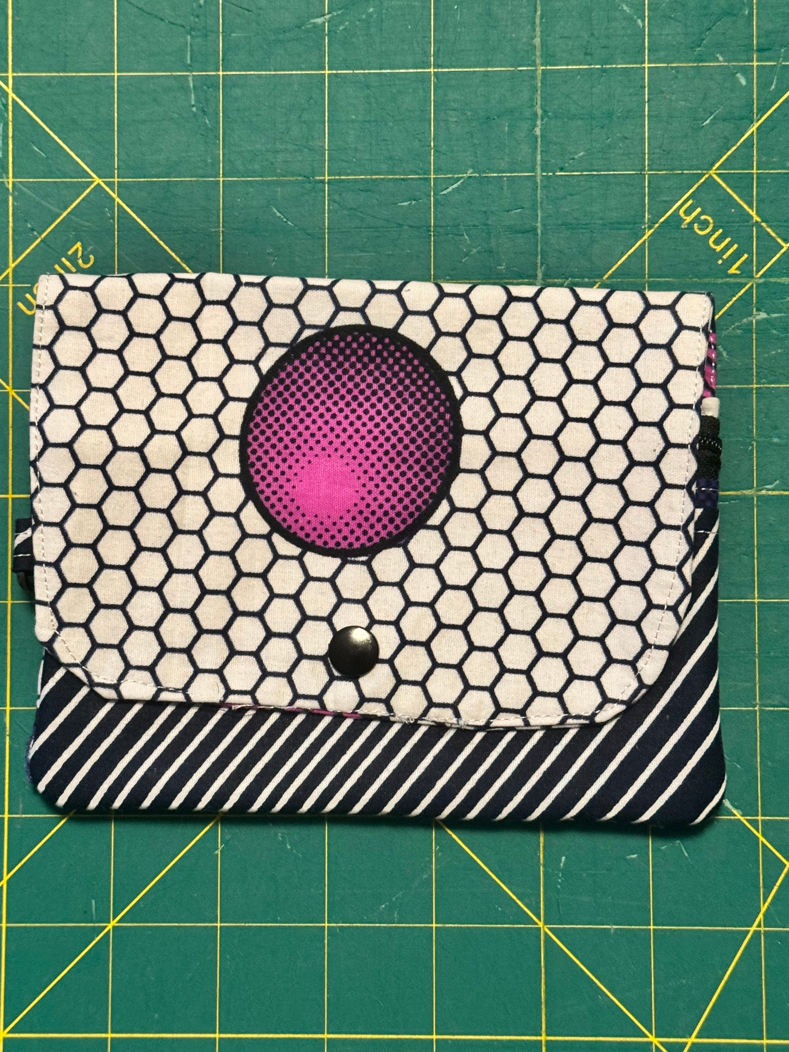 Ankara snap travel wallet – black and white oval pattern with silver snap